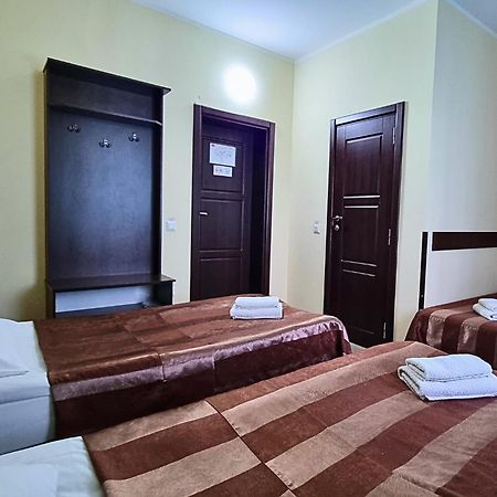 Готель "Валерія" Novoselytsya  Dış mekan fotoğraf