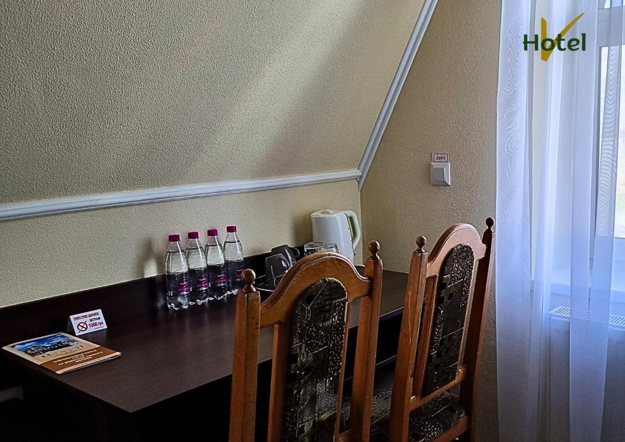 Готель "Валерія" Novoselytsya  Dış mekan fotoğraf
